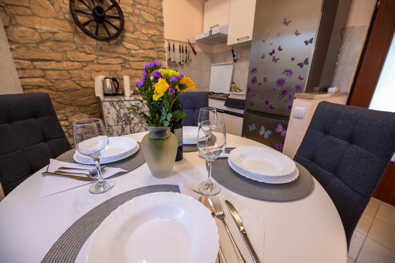 Apartman Luka Krnica Exterior foto