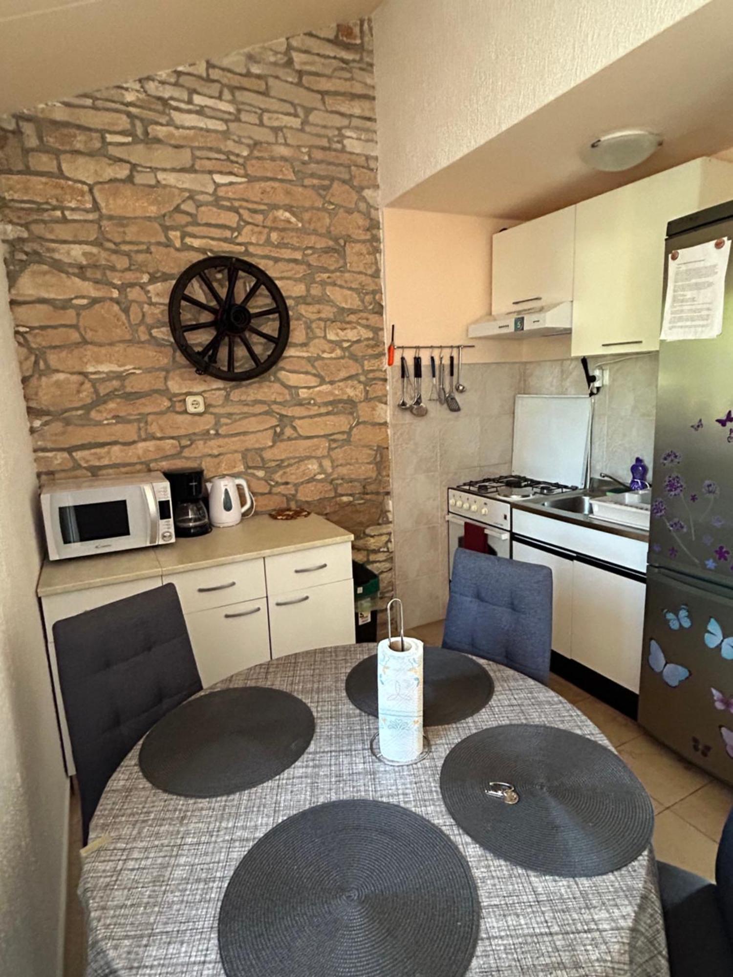 Apartman Luka Krnica Exterior foto
