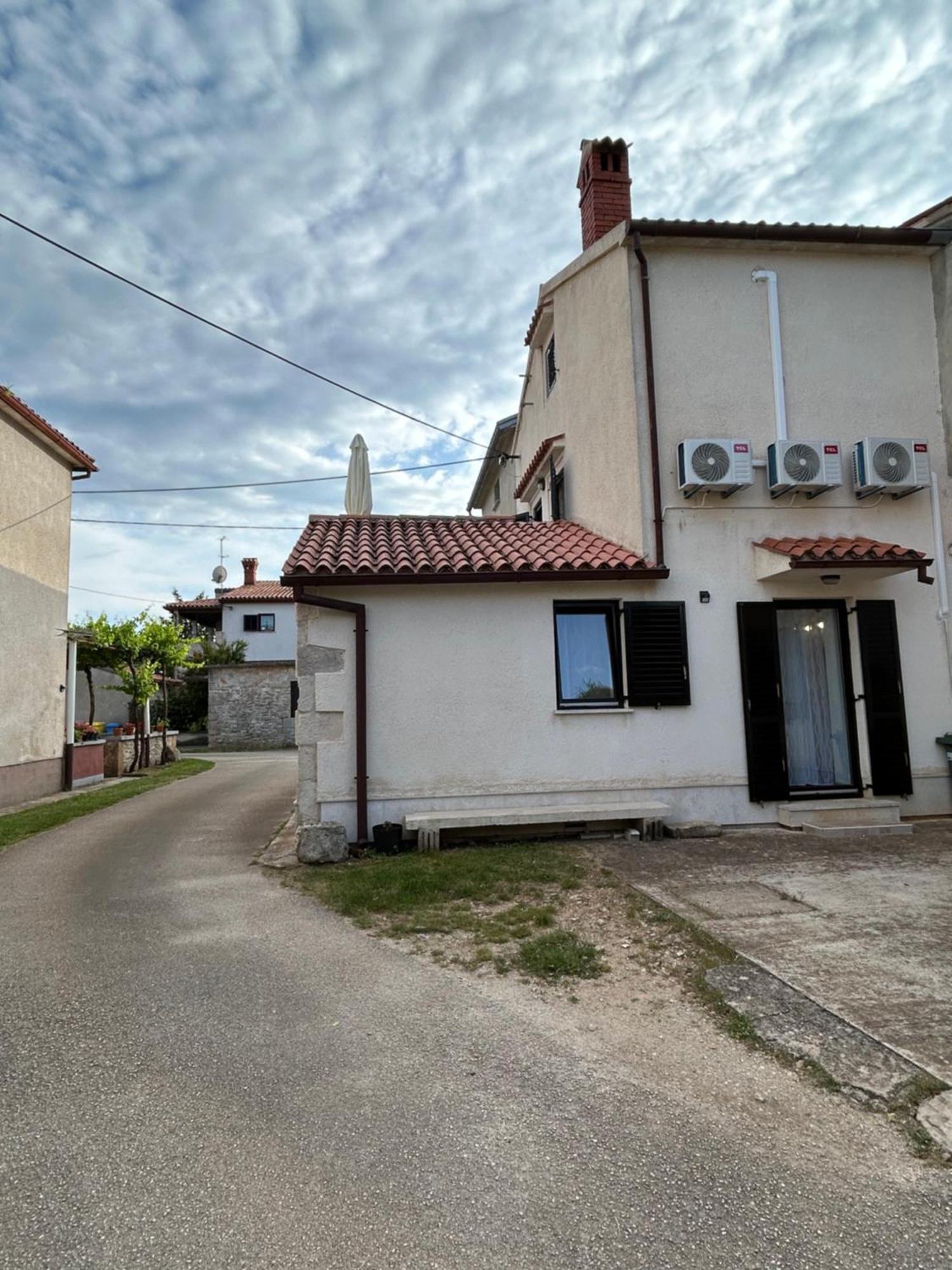 Apartman Luka Krnica Exterior foto